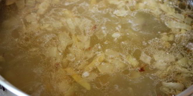 Рецепт суп из хребтов семги с яйцом и сметаной