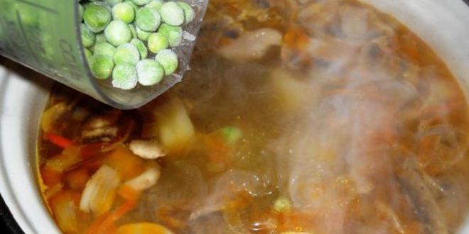 Рецепт суп из кролика с горошком и грибами