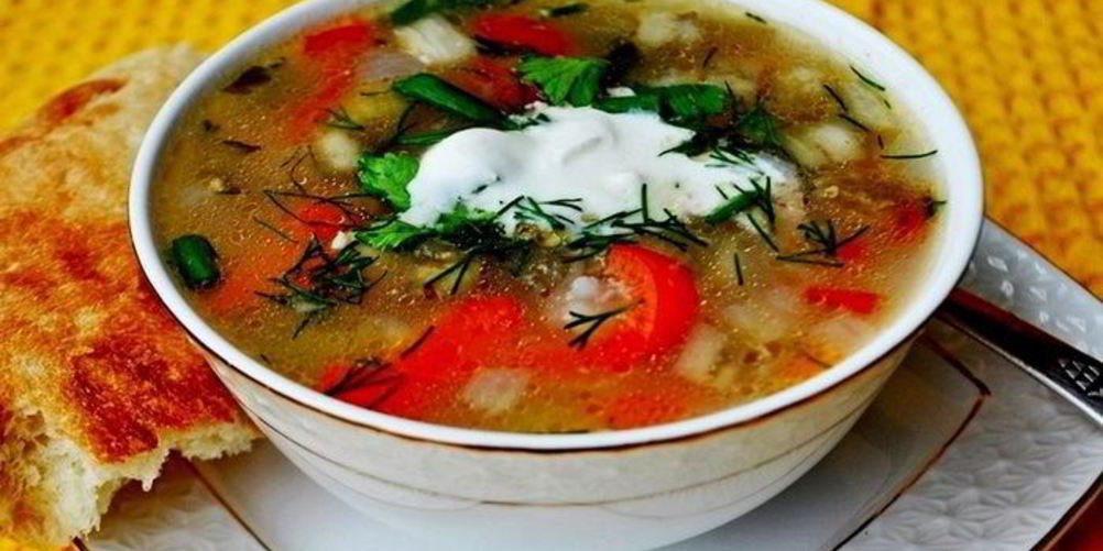 Как приготовить суп куриный с рисом и сезонными овощами