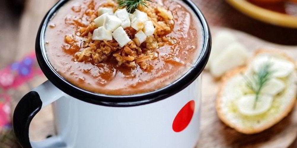 Как приготовить суп-пюре из овощей с луковыми чипсами и адыгейским сыром