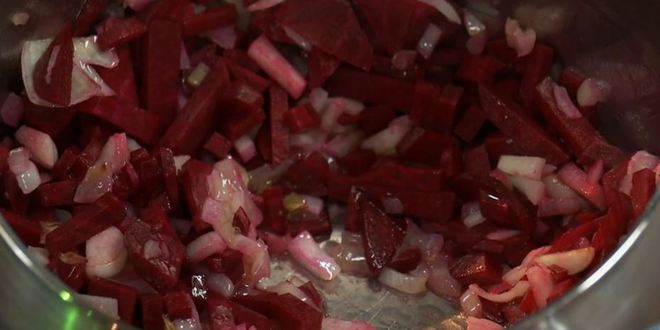 Рецепт свекольный суп-пюре с мороженым из авокадо