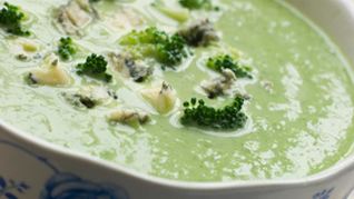 Рецепт Суп с брокколи и сыром с плесенью