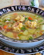 Суп с копченой грудинкой и сырными клецками