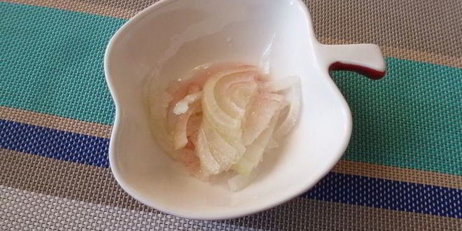 Рецепт свекольный крем-суп с чоризо и маринованным луком