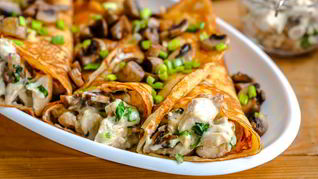 Рецепт Блинчики с грибами и курицей