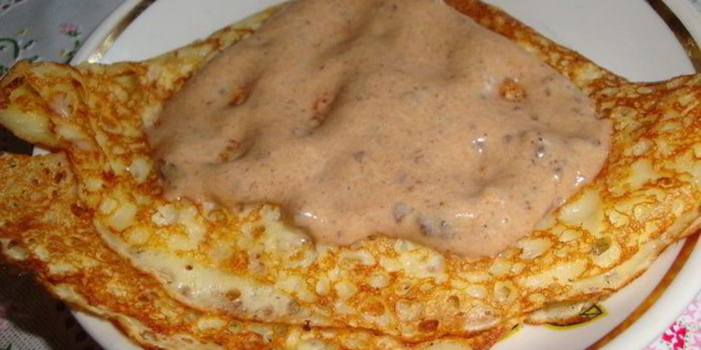 Как приготовить блинчики с йогуртной подливкой к масленице