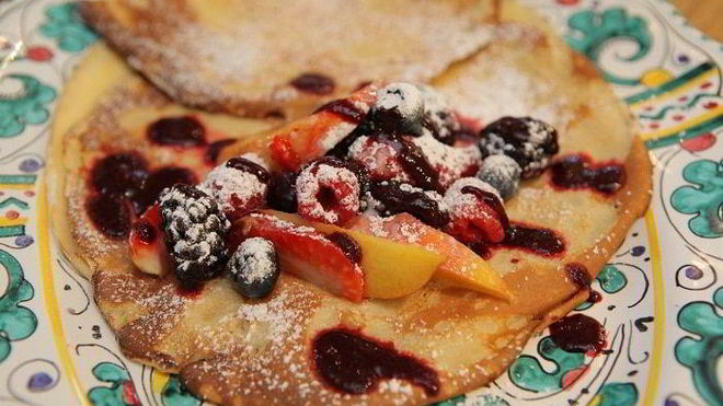 Рецепт Блинчики со свежими фруктами и ягодами