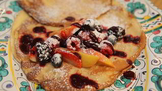 Рецепт Блинчики со свежими фруктами и ягодами