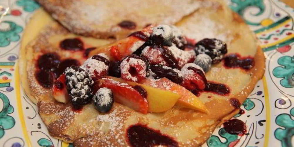 Как приготовить блинчики со свежими фруктами и ягодами