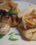 Блинчики в форме мешочков с грибной начинкой