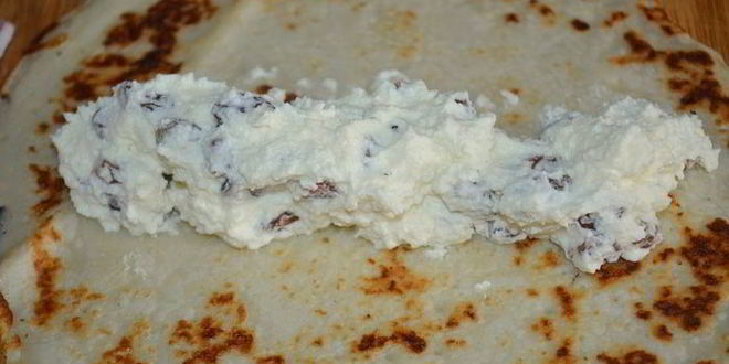 Рецепт блинная ванильная улитка с творогом и изюмом