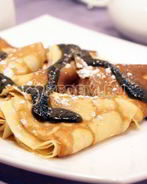 Блины на молоке с джемом из щавеля