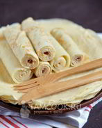 Блины с дырочками на воде с яйцами