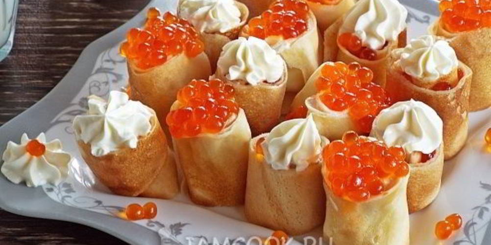 Как приготовить блины с икрой и сметаной