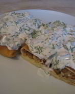 Блины с куриным филе, грибами и сыром