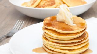 Рецепт Блины с маслом и кленовым сиропом