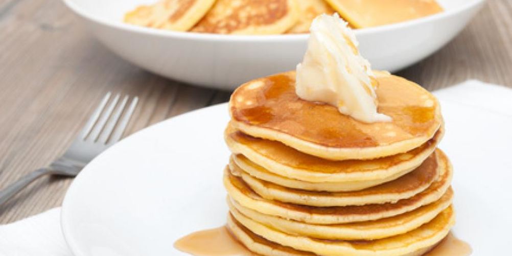 Как приготовить блины с маслом и кленовым сиропом