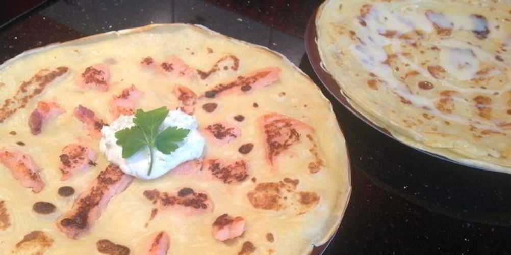 Как приготовить блины с припеком с форелью и с яблоком