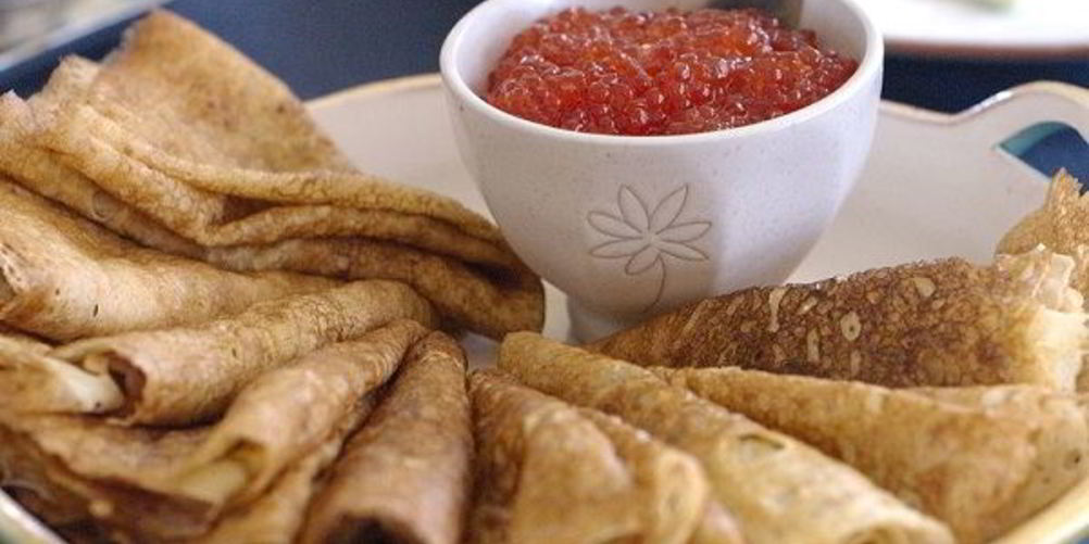 Как приготовить дрожжевые блины с икрой