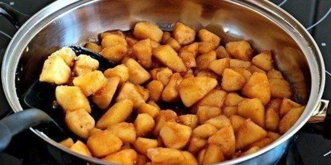 Рецепт карамельные блинчики с яблоками