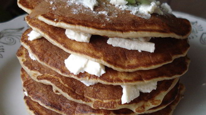 Рецепт Низкокалорийные овсяные панкейки с сыром фета