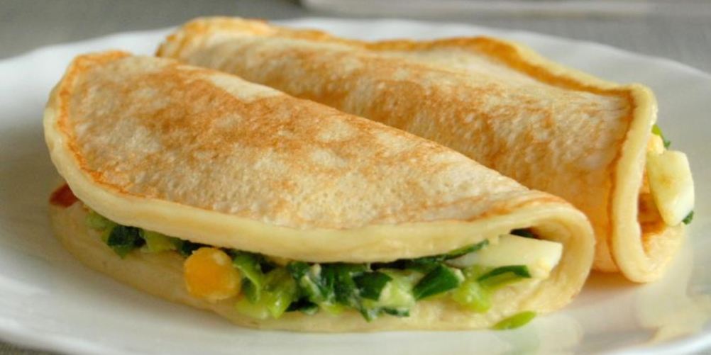 Как приготовить скороспелые блины на кефире с двумя начинками