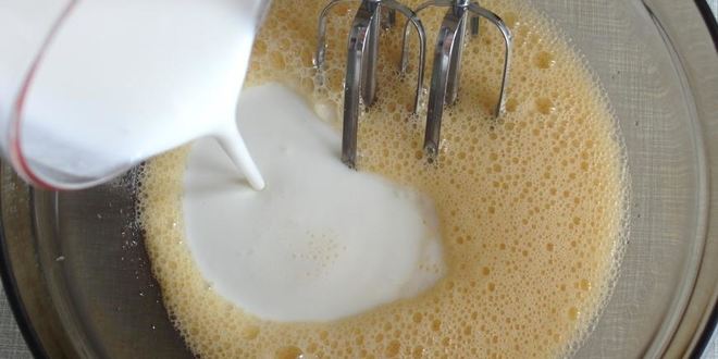 Рецепт скороспелые блины на кефире с двумя начинками