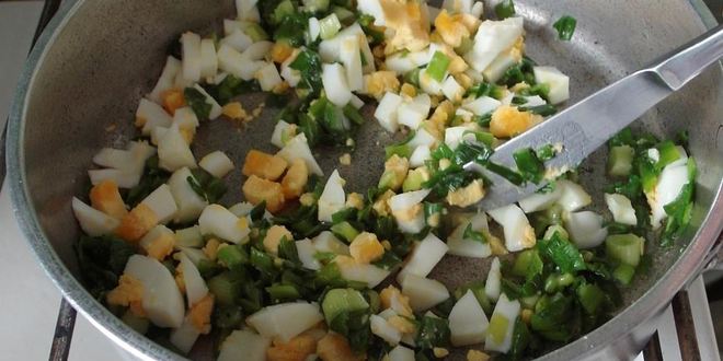 Рецепт скороспелые блины на кефире с двумя начинками