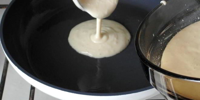 Рецепт скороспелые блины на кефире с двумя начинками