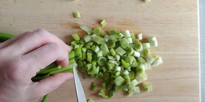 Рецепт скороспелые блины на кефире с двумя начинками