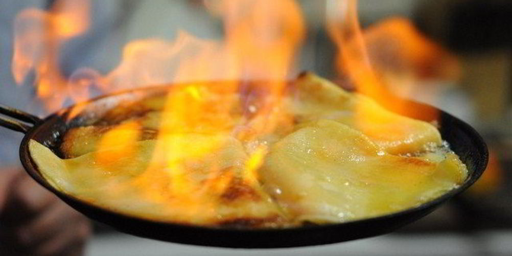 Как приготовить сливочные блины в апельсиновом соусе