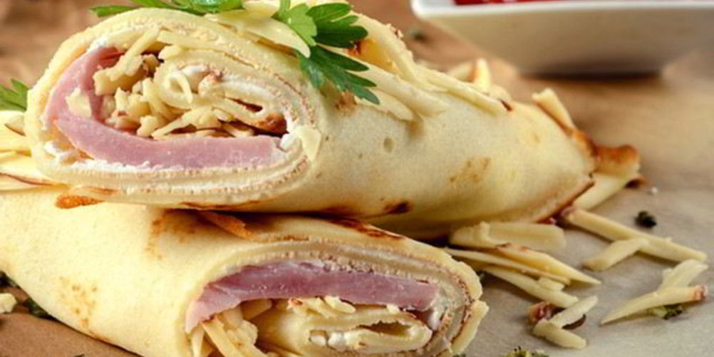 Как приготовить сытные блины с ветчиной и сыром