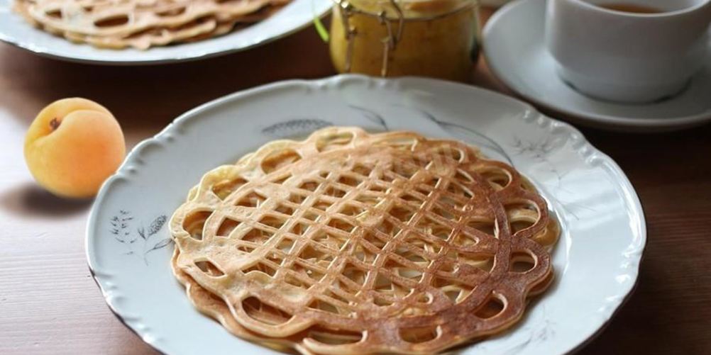 Как приготовить тонкие ажурные блины на кипятке