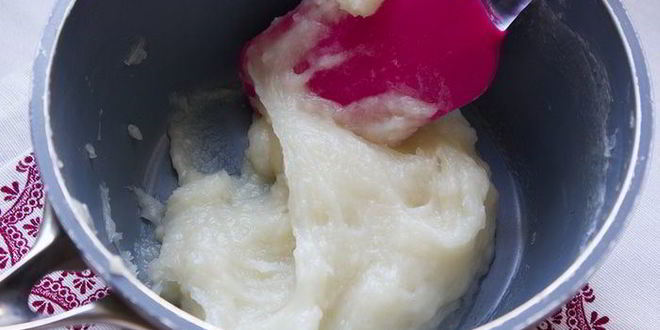 Рецепт английские крестовые булочки с шоколадом и вишней