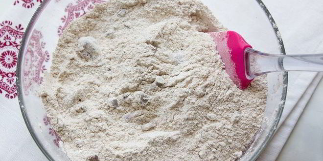 Рецепт английские крестовые булочки с шоколадом и вишней