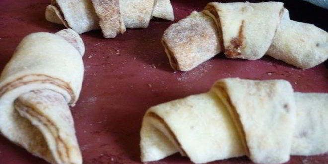 Рецепт булочки и рогалики зебра с шоколадной прослойкой