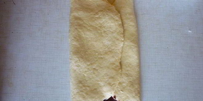 Рецепт булочки и рогалики зебра с шоколадной прослойкой