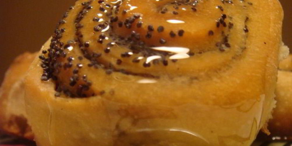 Как приготовить булочки-розочки в двух начинках