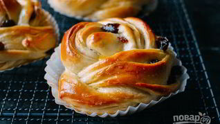 Рецепт Булочки Розы с изюмом