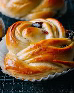 Булочки Розы с изюмом