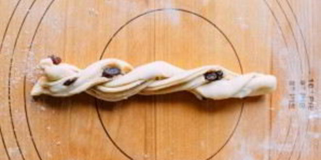 Рецепт булочки розы с изюмом