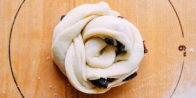 Рецепт булочки розы с изюмом