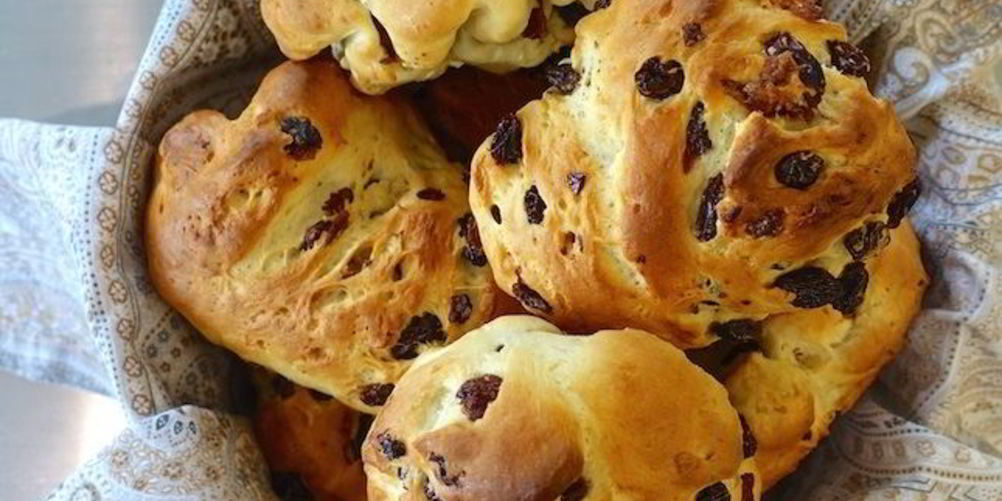 Как приготовить булочки с изюмом в духовке