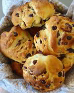 Булочки с изюмом в духовке
