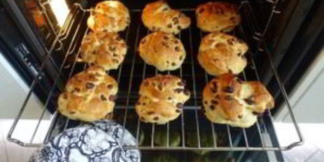 Рецепт булочки с изюмом в духовке