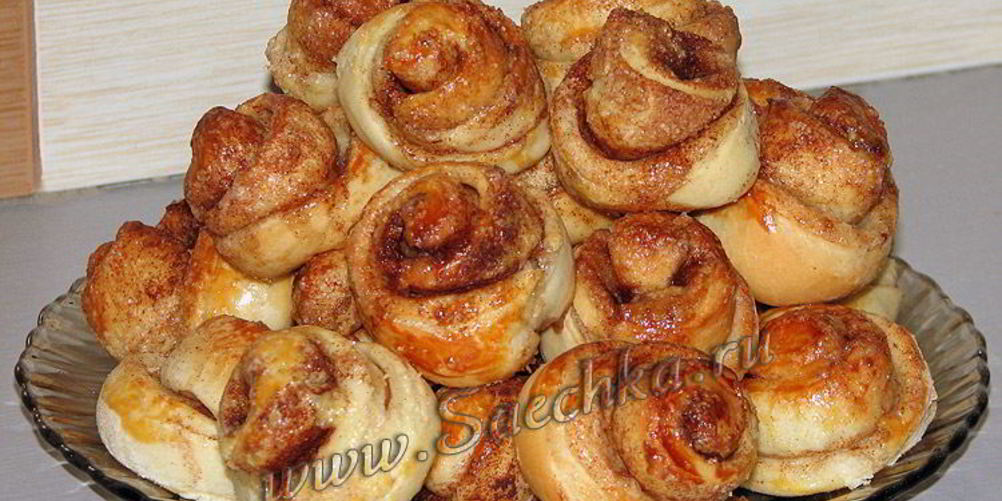 Как приготовить булочки с корицей в виде розочек