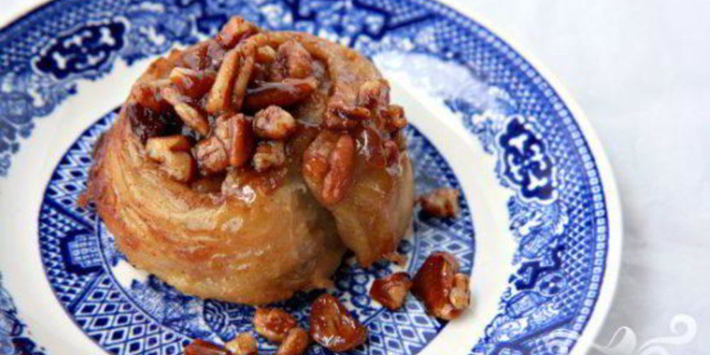 Как приготовить булочки с орехами и изюмом