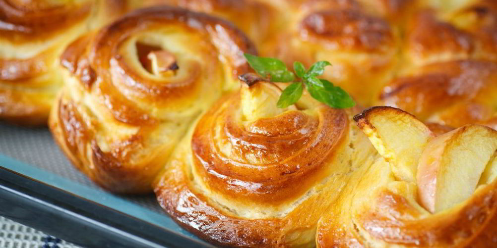 Как приготовить булочки с яблоками