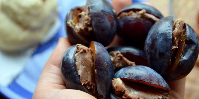 Рецепт булочки со сливой и шоколадом