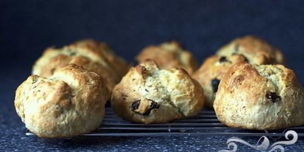 Как приготовить булочки со смородиной